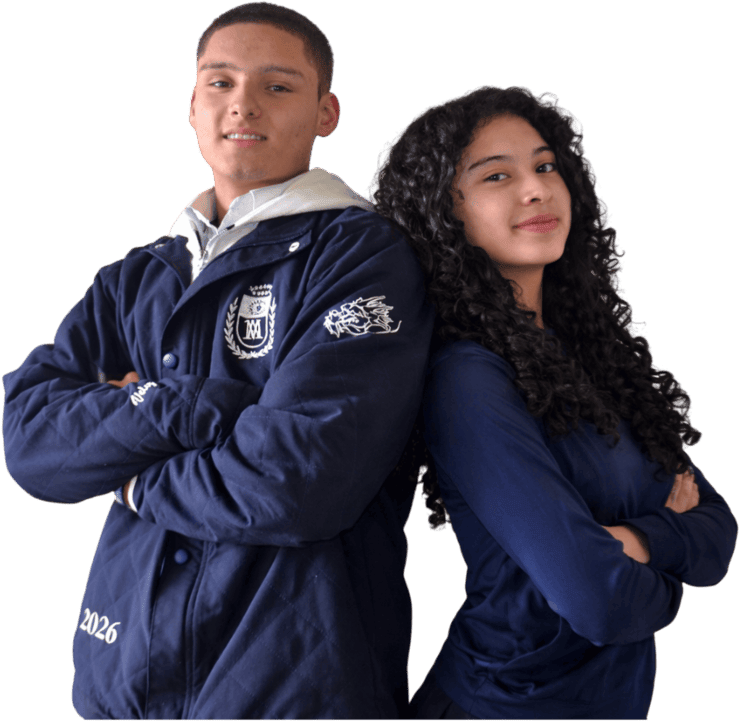 Estudiantes del Colegio Champagnat de espaldas, con el uniforme institucional